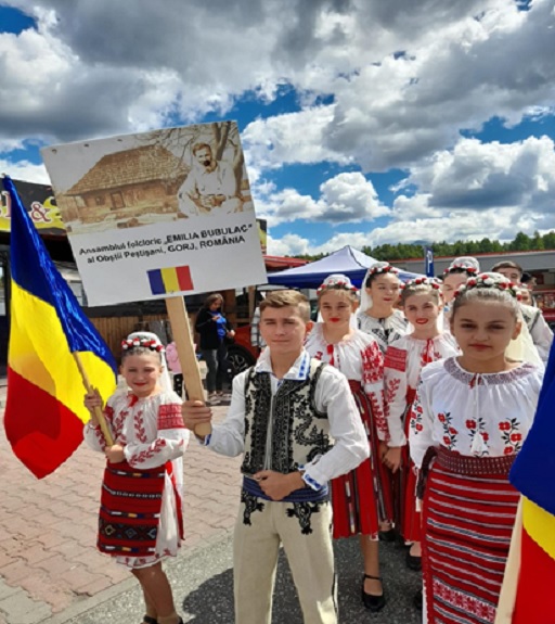 Festival Momarlanii Gazde Bune defilare